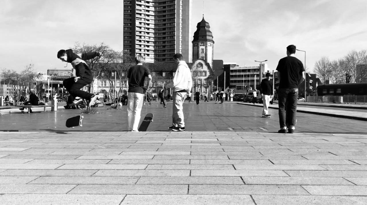 Jugendliche beim Skaten in der Neckarstadt